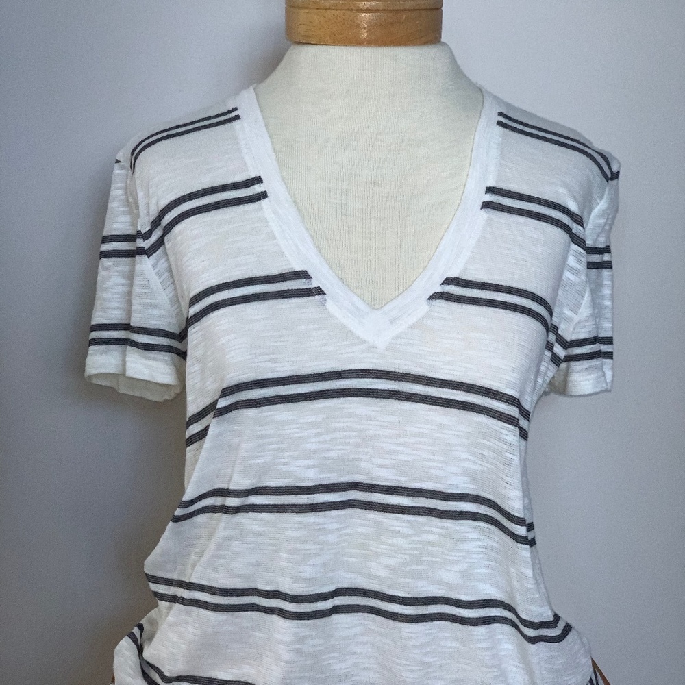 Casual Lou & Grey v-neck short sleeve stripe top